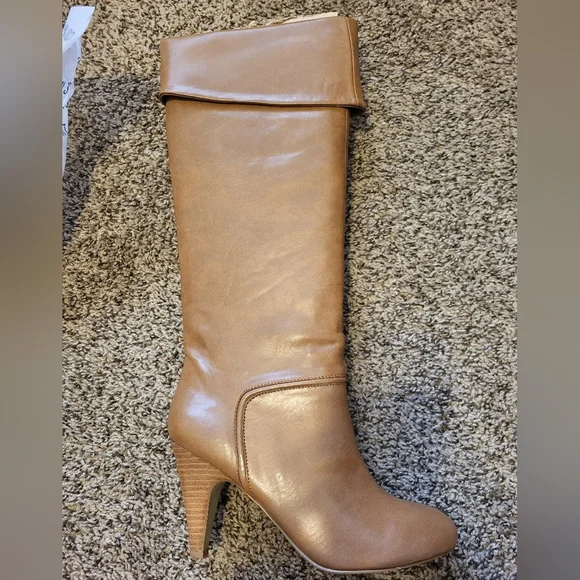 Colin Stuart Butterscotch knee-high heel faux leather boots. 9B - Picture 1 of 15